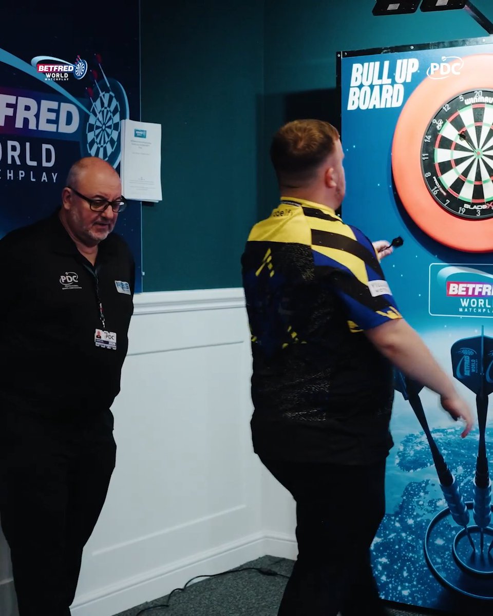 Luke Littler wins the bull-up and will throw first in tonight's World Matchplay final! #MatchplayDarts