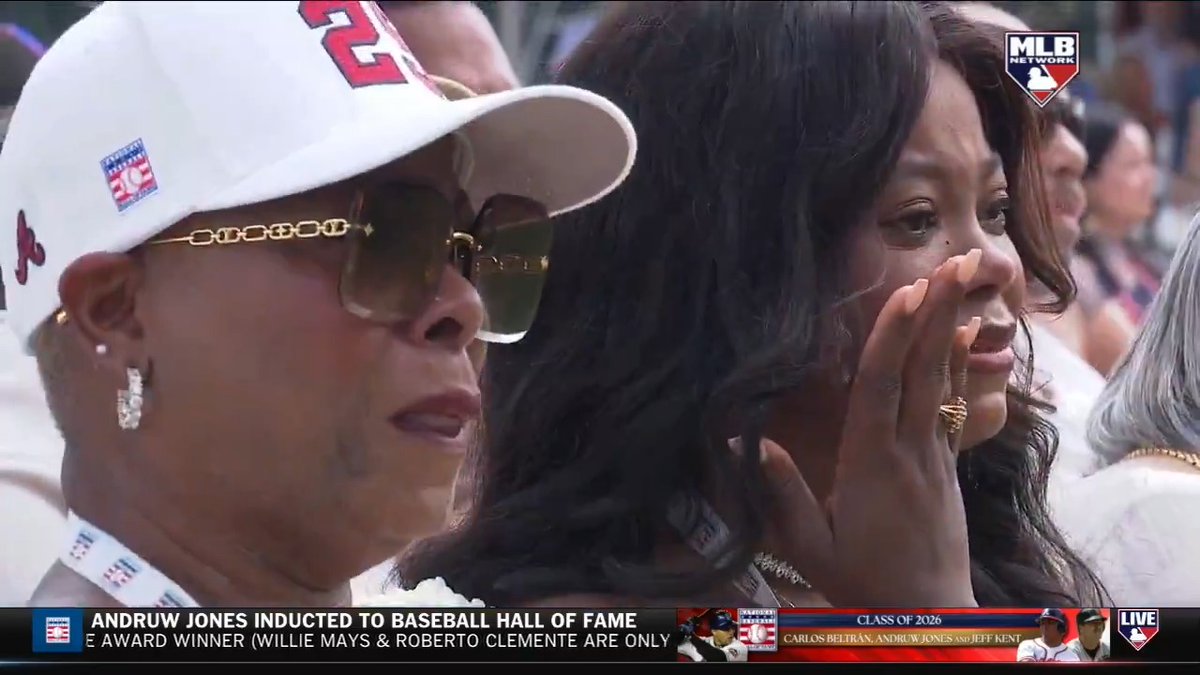 “Dad, we did it... I love you very much.” ❤️ An emotional Andruw Jones gives tribute to his late father during his Hall of Fame induction speech.