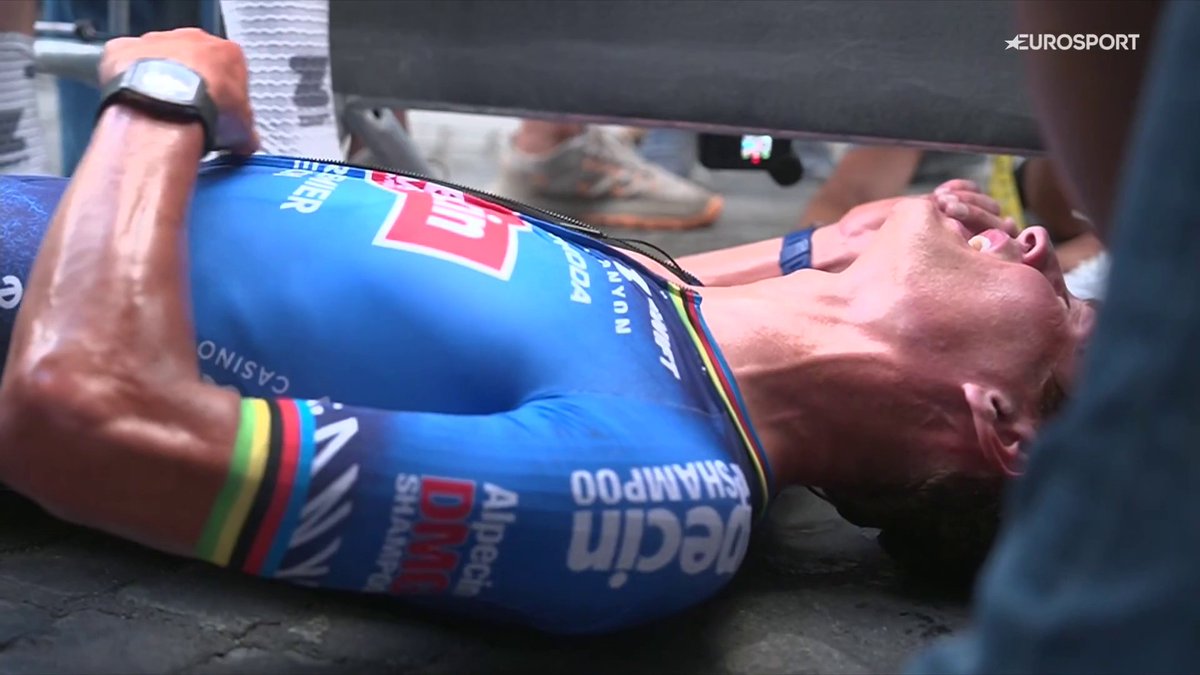 La agonía de Van der Poel tras triunfar en los Campos Elíseos. #TDF2026 #LaCasadelCiclismo