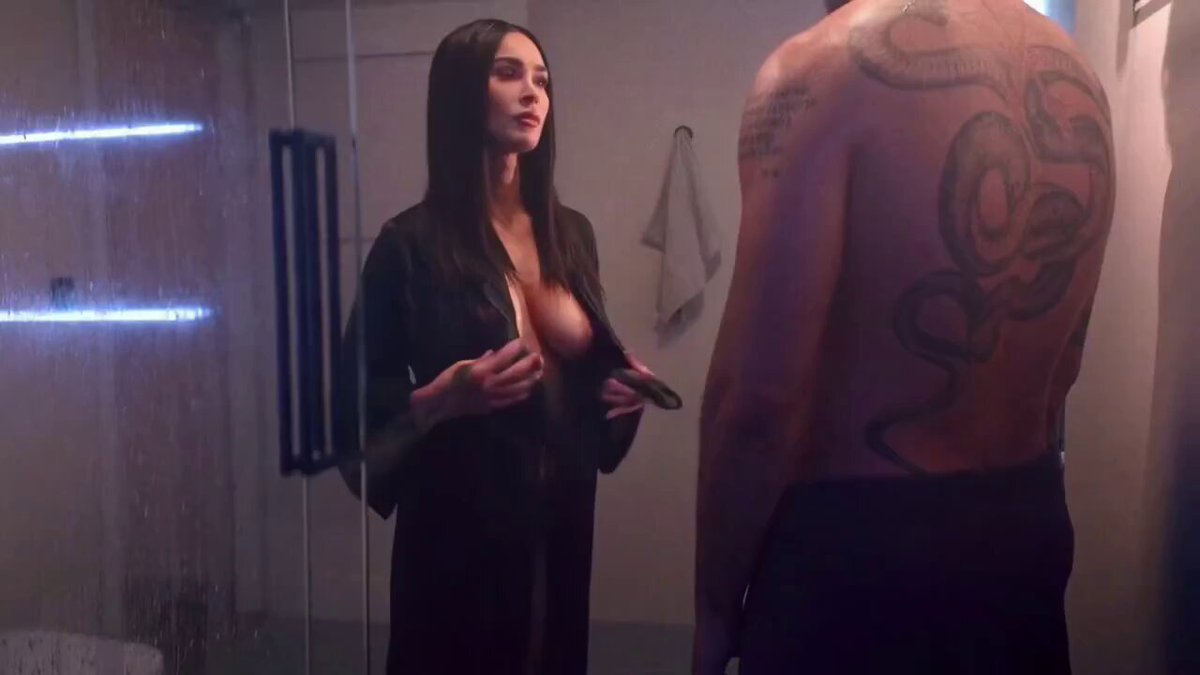 Naked scene of Megan fox 😳