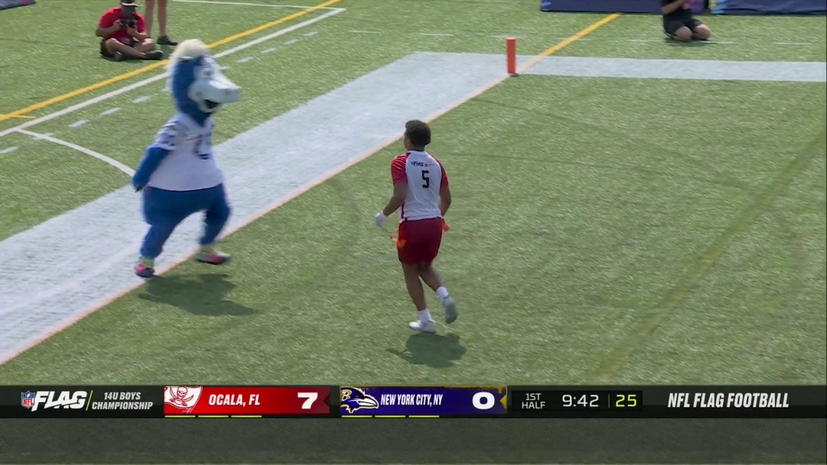 THE BUCS PUT 15 PTS ON THE BOARD IN THREE PLAYS‼️ The NFL FLAG Boys Champ Game is off to a hot start 🔥