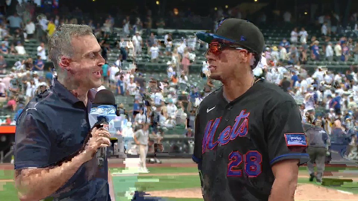 Tyrone Taylor talks with Steve Gelbs after homering in the Mets' 8-3 win over the Dodgers!