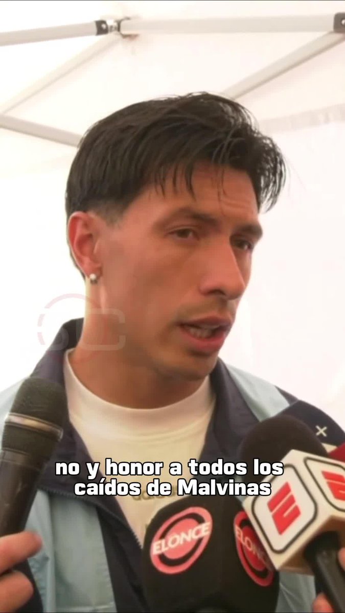 "FUE UN MOMENTO ÚNICO... ES PARTE DE NUESTRA HISTORIA." Licha Martínez habló sobre lo que sintió al desplegar la bandera de las Malvinas Argentinas luego del triunfo ante Inglaterra en la semi del Mundial.
