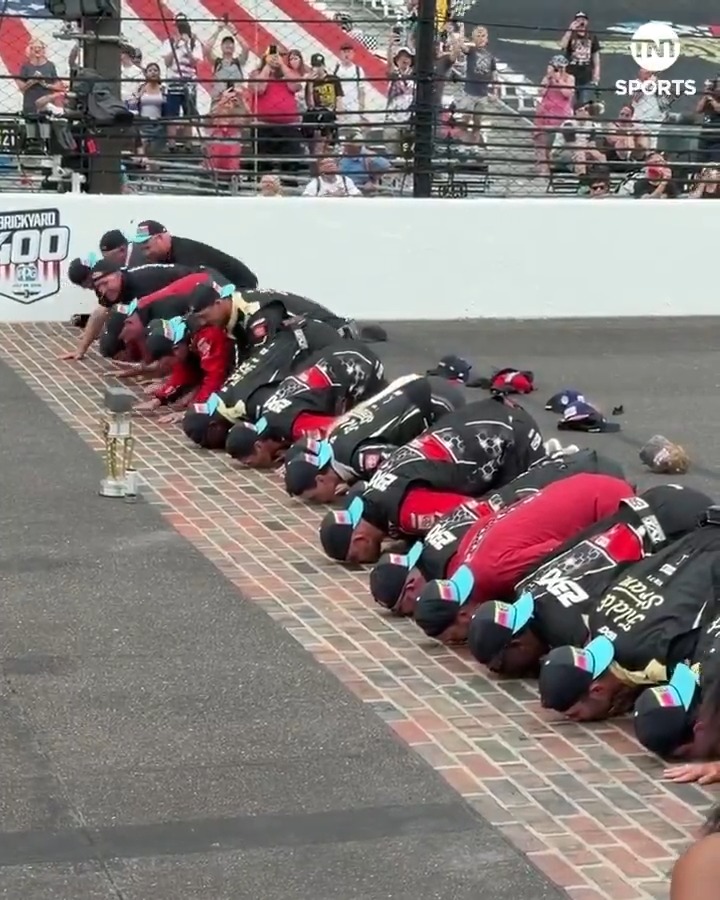 Corey Heim kisses the ICONIC bricks at Indianapolis Motor Speedway with his 23XI Racing crew 🧱🙌
