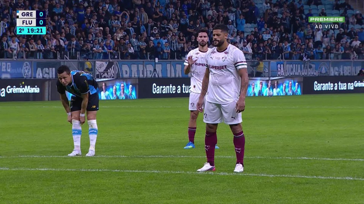 É O PRIMEIRO! De pênalti, Hulk marcou pela primeira vez com a camisa do Fluminense em um jogo oficial.