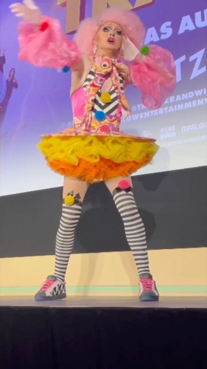 😍🤡 Minnie Cooper performs her legendary Dance in the Dark lip sync at the Stop! That! Train! event in Australia! ➡️ Stop! That! Train! premieres August 13 in Australian and New Zealand theaters! @rupaul Adamshankman Bleecker Street Unapologetic Projects Minnie Cooper