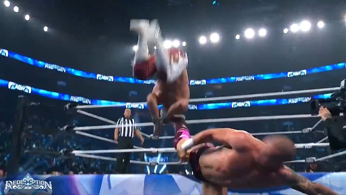 Fletcher just CRACKED @BandidoWrestler with a thrust kick while the ROH World Champion attempted a moonsault to the outside! Watch #AEWRedemption LIVE on HBO Max PPV