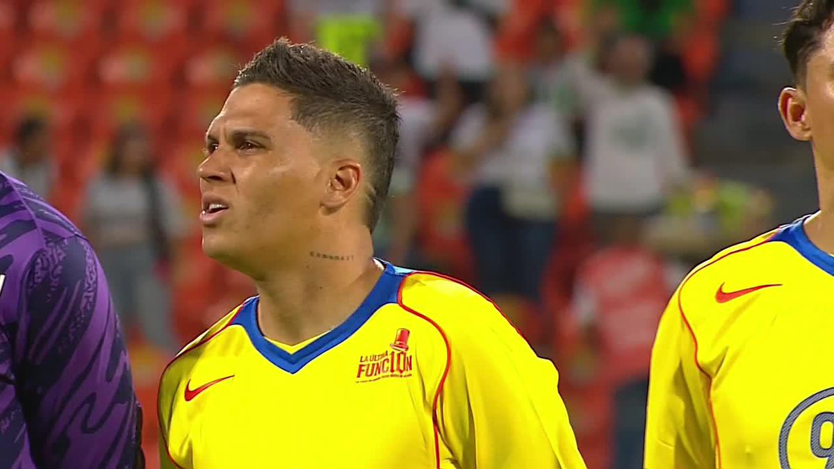 Juanfer Quintero rescindió ayer con River y hoy está jugando en la despedida de Macnelly Torres en Medellín. 👀🇨🇴