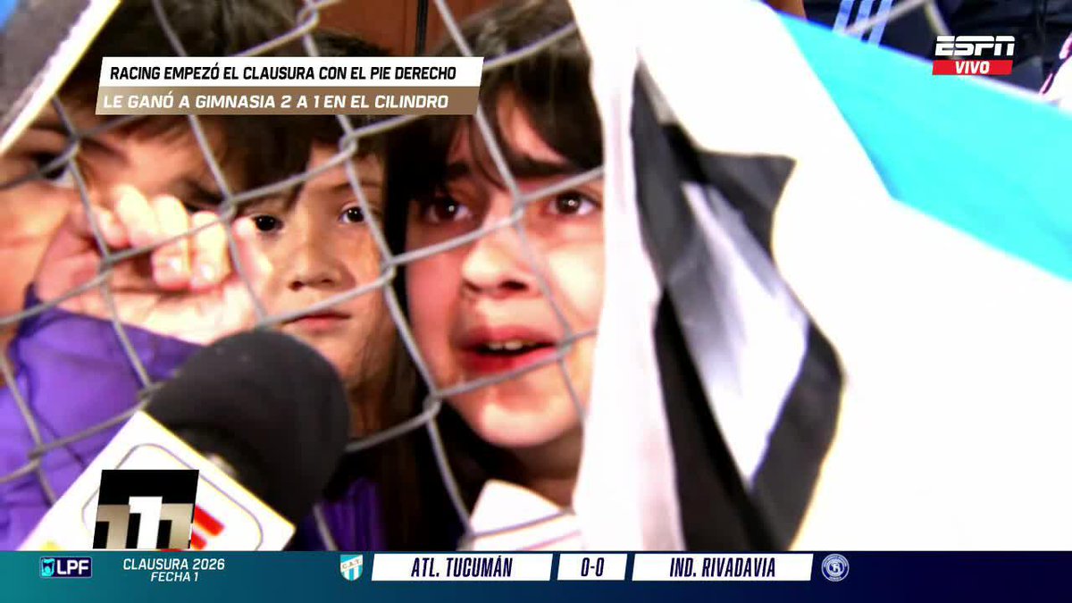 ¡LA FANÁTICA NÚMERO 1 DE SOLARI! ¿Le podrá llegar la camiseta del jugador de Racing? 📺 #ESPNFútbol1 | #DisneyPlus Plan Premium