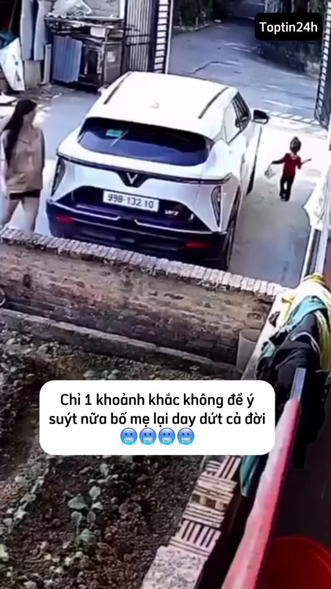 Cái này cần để ý con nhỏ, có nhiều trường hợp rồi, e nhỏ thấp ngồi xe không quan sát được may cho gia đình