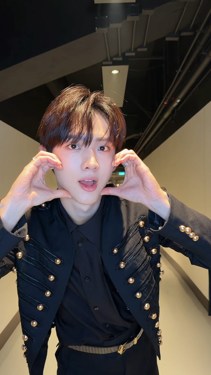 What is love? (ღ•͈ᴗ•͈ღ)♥ 🔗 #AND2BLE #앤더블 #YOOSEUNGEON #유승언 #AND2BLE_SHOW_CONCERT #WelcomeToQurious