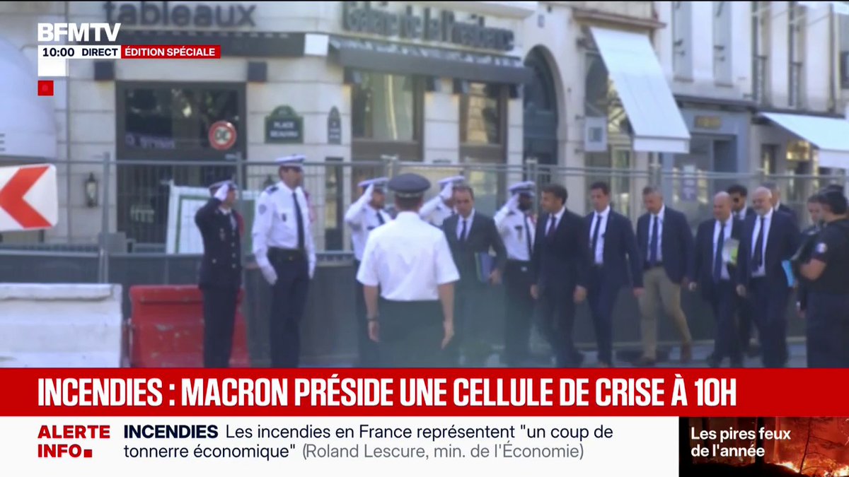 Emmanuel Macron et Sébastien Lecornu se rendent à pied au minstère de l'Intérieur pour présider une cellule de crise sur les incendies