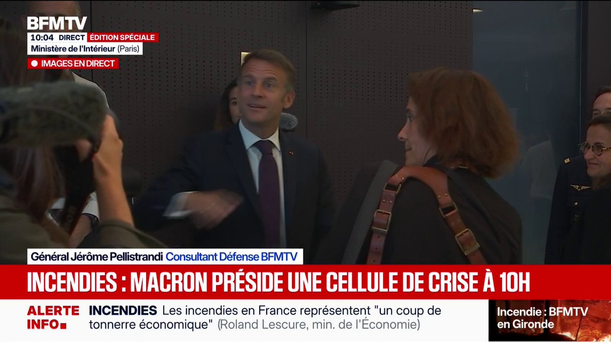 Les images de la cellule de crise interministérielle sur les incendies présidée par Emmanuel Macron