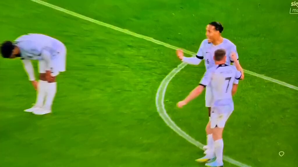 You won’t believe the player that had Van Dijk and Milner like this 😭