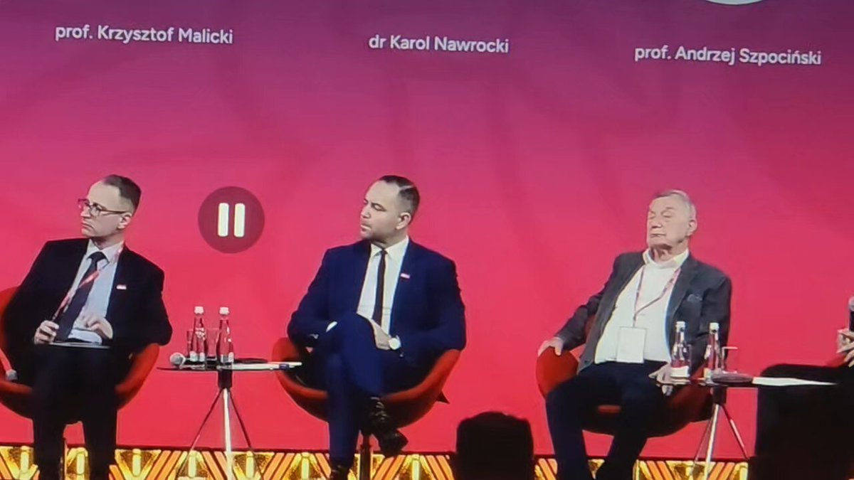 Siedzisz na scenie, ale nałóg silniejszy.