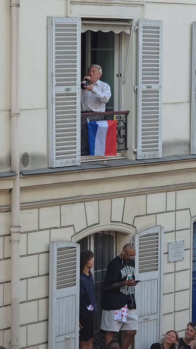 Ils l'ont chauffé, il a fini carbo l'ancêtre.