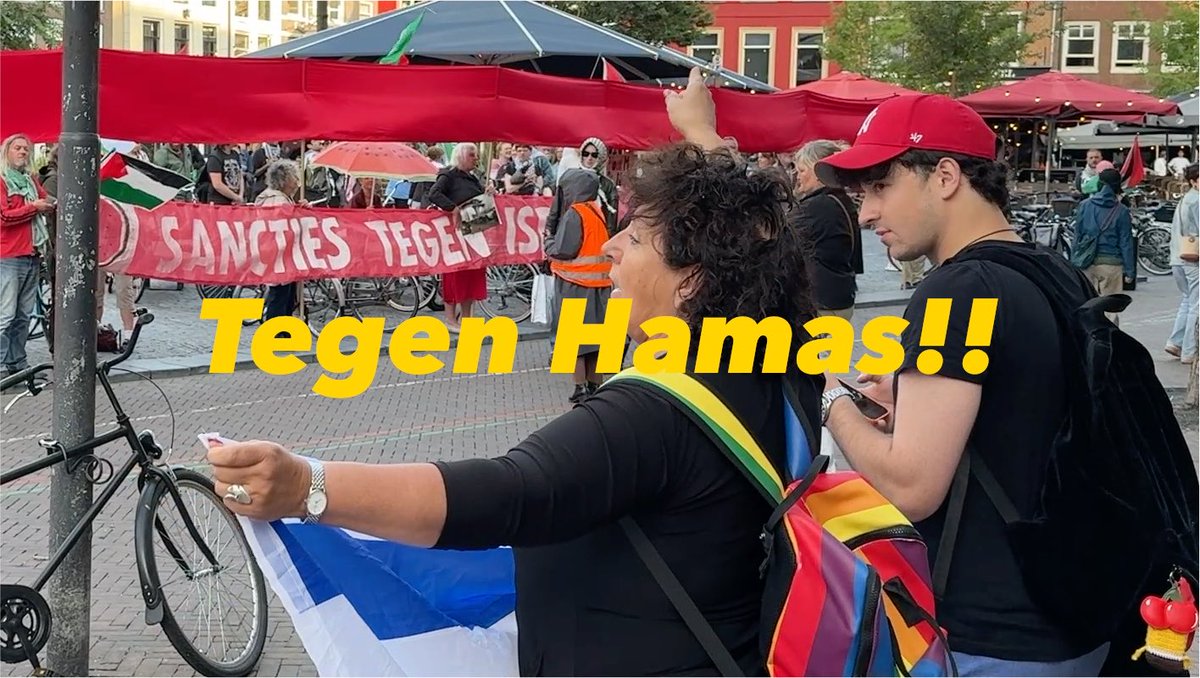 "All Zionists are racists!" schreeuwt de 🇵🇸 massa op de Neude. Het duidelijke antwoord van Yvonne Hessel van UtrechtSolidair? "Tegen Hamas! Tegen Hamas!" Met de 🇮🇱 vlag in de hand en de rug recht tegenover een enorme overmacht. #Utrecht #Neude