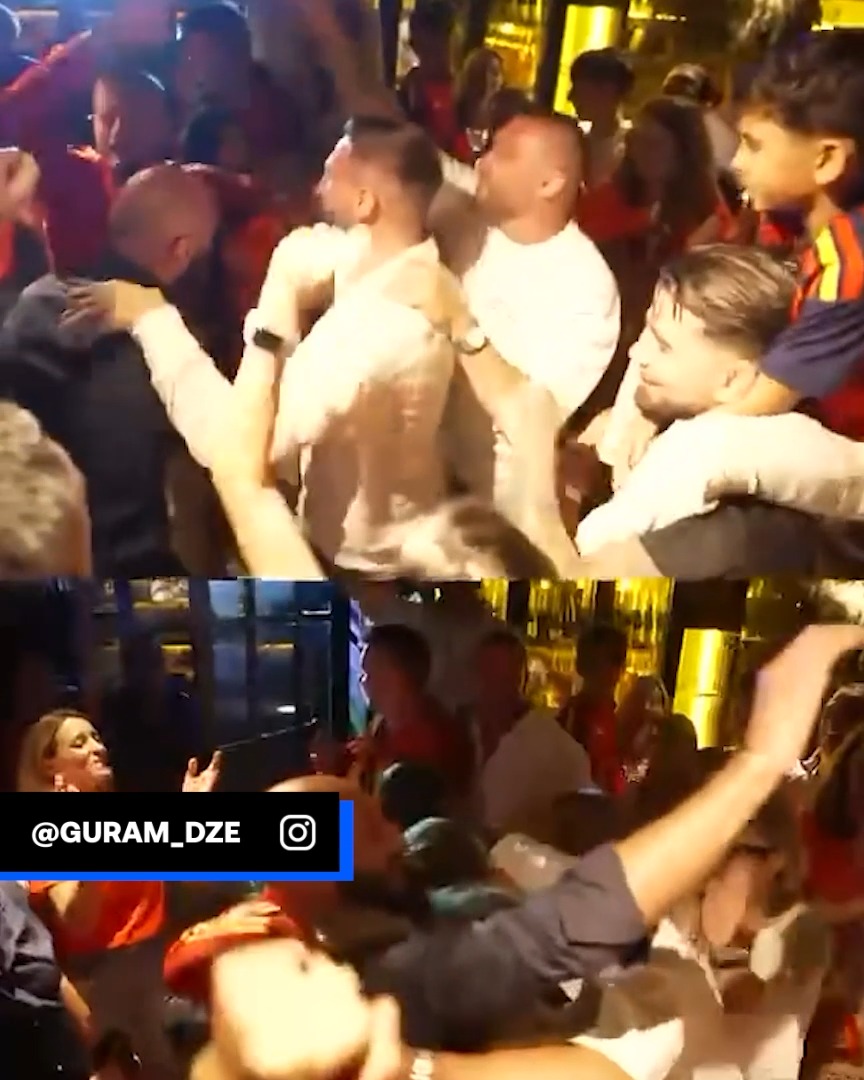 👊🏻 Salen a la luz nuevas imágenes de Topuria sin gafas 💍 Durante la pedida de mano de un amigo en la celebración del Mundial de España