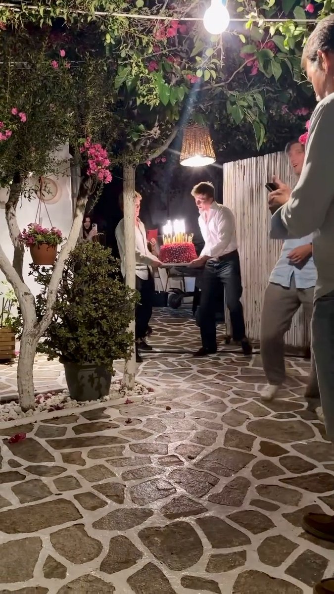 Princess Olympia of Greece celebrated her 30th birthday surrounded by family and friends – and a lot of candles! 🎂 Brothers Prince Constantine Alexios and Prince Achileas-Andreas carried in a towering cake, while their parents, Crown Prince Pavlos and Crown Princess Marie-Chantal, were on hand to capture it all on camera. Sharing the heartwarming moment, proud mom Marie-Chantal wrote: "Happy birthday my beautiful, we just L❤️VE you!" 📽️: mariechantal22 #royalfamily