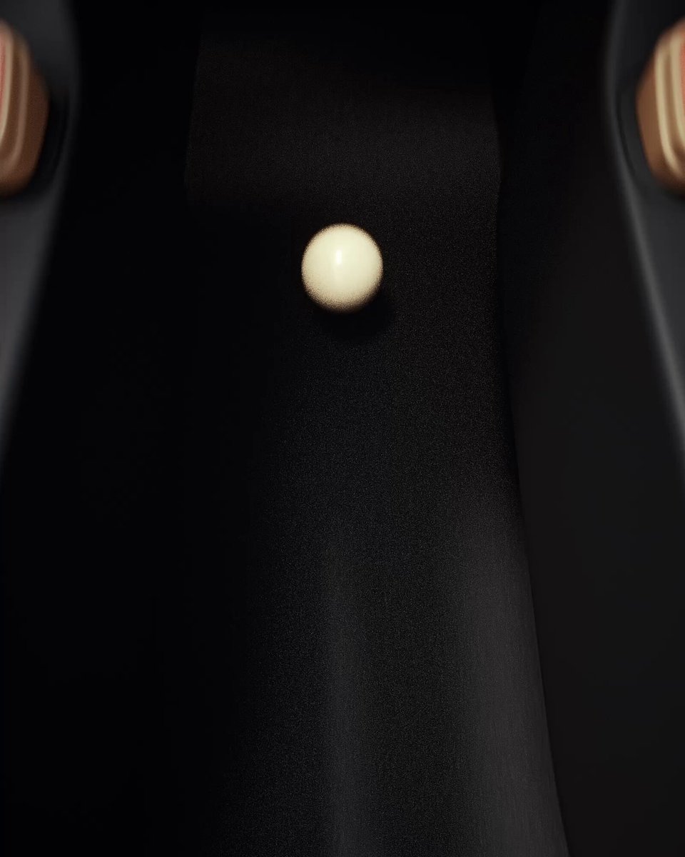 What makes SUV space different, starting now? A full-length flat floor, uniform space layout, and extra-long sliding rails. Tap to watch and explore the cabin of Xiaomi Sky Nomad from a whole new perspective.
