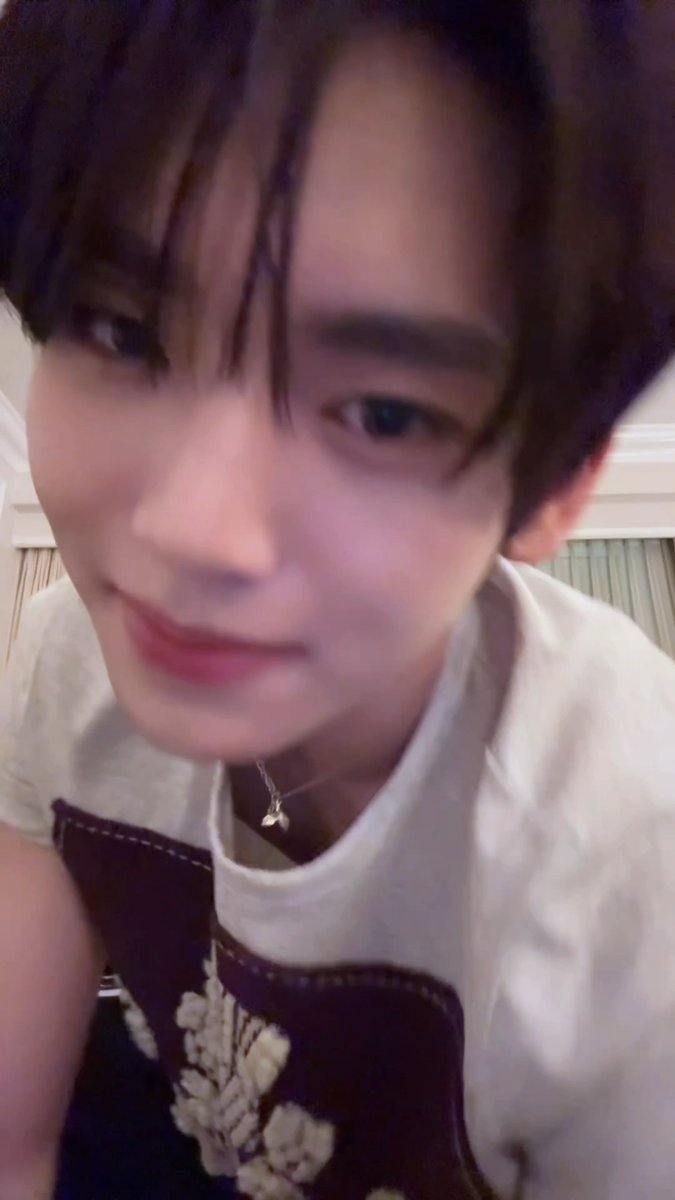나 사랑받고 있음을 알게 해주는 눈빛 (⸝⸝⸝♡⩊♡⸝⸝⸝) 🔗 #AND2BLE #앤더블 #HANYUJIN #한유진