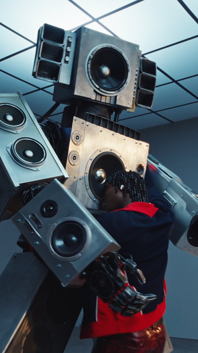 Music all around you. Immerse yourself in the songs you love with Spatial Audio.