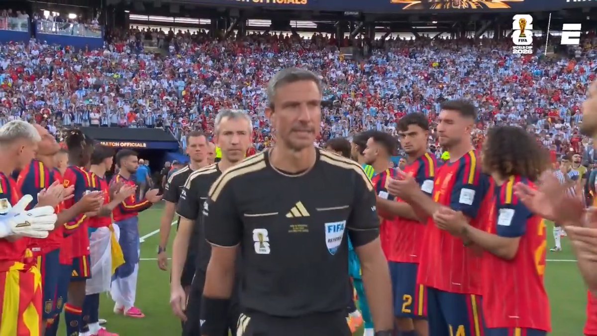 😱 SE RETIRÓ EL ÁRBITRO DE LA FINAL DEL MUNDIAL 🇸🇮 El esloveno Slavko Vincic le puso punto final a su carrera en el arbitraje, una semana después de dirigir la definición de la Copa del Mundo entre España - Argentina ⚽ #ESPNMundial | #FIFAWorldCup