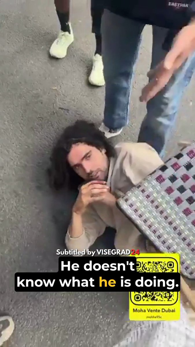 In Paris 🇫🇷, a man has stabbed 3 women, one of whom is pregnant, with kitchen knives. The man reportedly "says he was sent by Allah." He is currently in custody. The women are being treated for severe injuries. I am praying for a speedy recovery of the victims and for their loved ones. Terrorism is inexcusable.