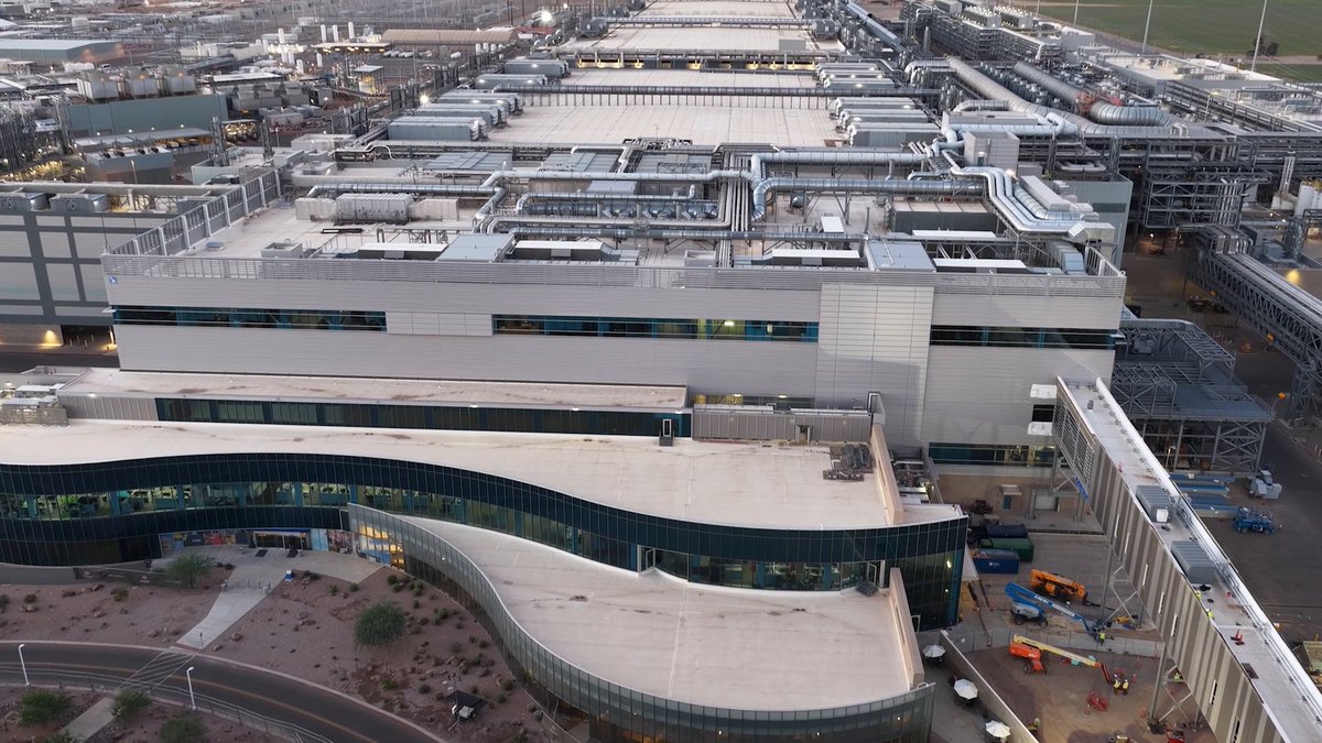 Built for advanced manufacturing. Recognized for excellence. Arizona's Fab 52 continues to earn industry recognition, including Engineering News-Record's Project of the Year and Excellence in Safety awards, plus Phoenix Business Journal's 2026 Project of the Year. #IntelFoundry