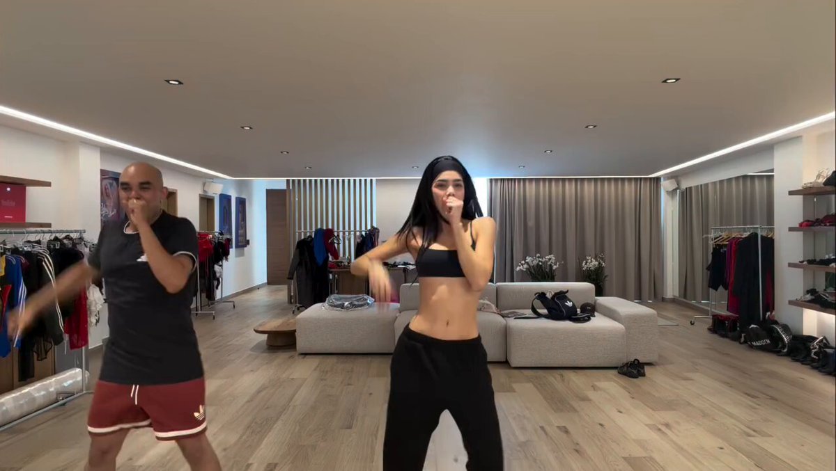 Kenia Os ensayando desde casa para el show de mañana en Playa del Carmen.