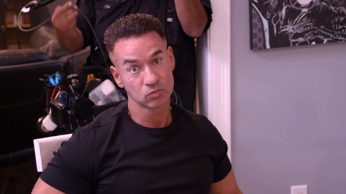 Between Tony popping up with advice and Mike ordering food in the middle of it all… this conversation was almost impossible to keep up with. 😭 #JSFamilyVacation