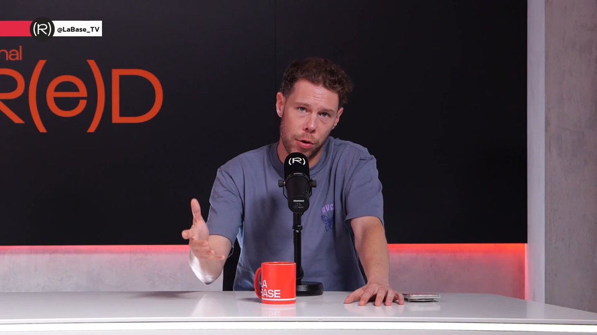 Parece que América Latina ya no es solo el "patrio trasero" de EEUU (en palabras literales de Pete Hegseth), sino también de Israel. A este paso, vamos a aprender pronto cómo se dice "patio trasero" en hebreo... 📺 LA BASE |