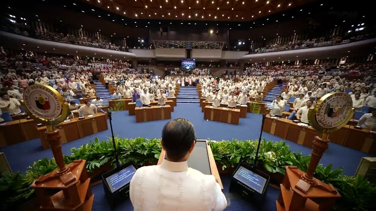 𝘍𝘪𝘭𝘪𝘱𝘪𝘯𝘰𝘴 are a noble, kind, gracious, and great race. We are not greedy. We are not racists. We are not liars. We are respectful, and we are dignified. We are Filipinos, and we do not yield. 𝙎𝙖 𝙢𝙖𝙣𝙡𝙪𝙡𝙪𝙥𝙞𝙜, 𝙝𝙞𝙣𝙙𝙞 𝙩𝙖𝙮𝙤 𝙥𝙖𝙨𝙞𝙨𝙞𝙞𝙡. 🇵🇭