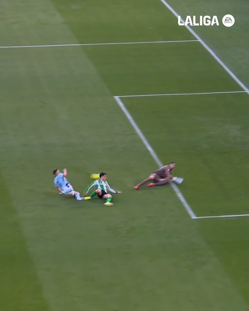 𝗠𝗨𝗥𝗢 BÉTICO. 🧤 Real Betis Balompié 🌴💚 | LALIGAHighlights