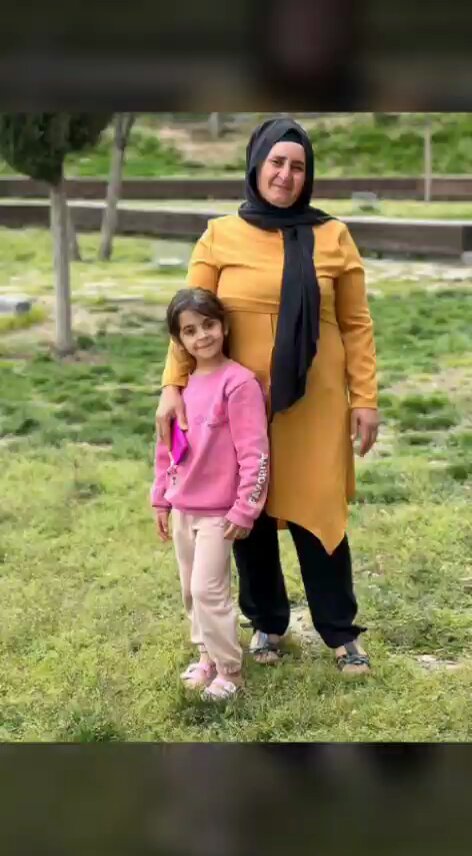 Ben hep annelik hisleriyle hareket ediyorum ve bu davada bu anneyi lütfen bir daha dinleyin bu sefer rehber olsun yanında lütfen başka bir şey var hissediyorum bir kere doğru bir ifadesi yeniden çevirmen ile alınmalı yüksel hanımın #yükselgüran Narinin Annesi ✌🏻 Akın Gürlek Sayın bakanım lütfen bu iş şaibelerle dolu medya ve pek çok x odası yanlış yönlendirildi bu dava sizden bir anne olarak rica ediyorum yeniden açın bu davayı Baran güran Ömer Güran