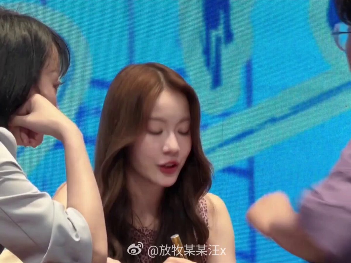Namtan started to cry while talking to a fan and after fan’s gift 🥹🥹🤍