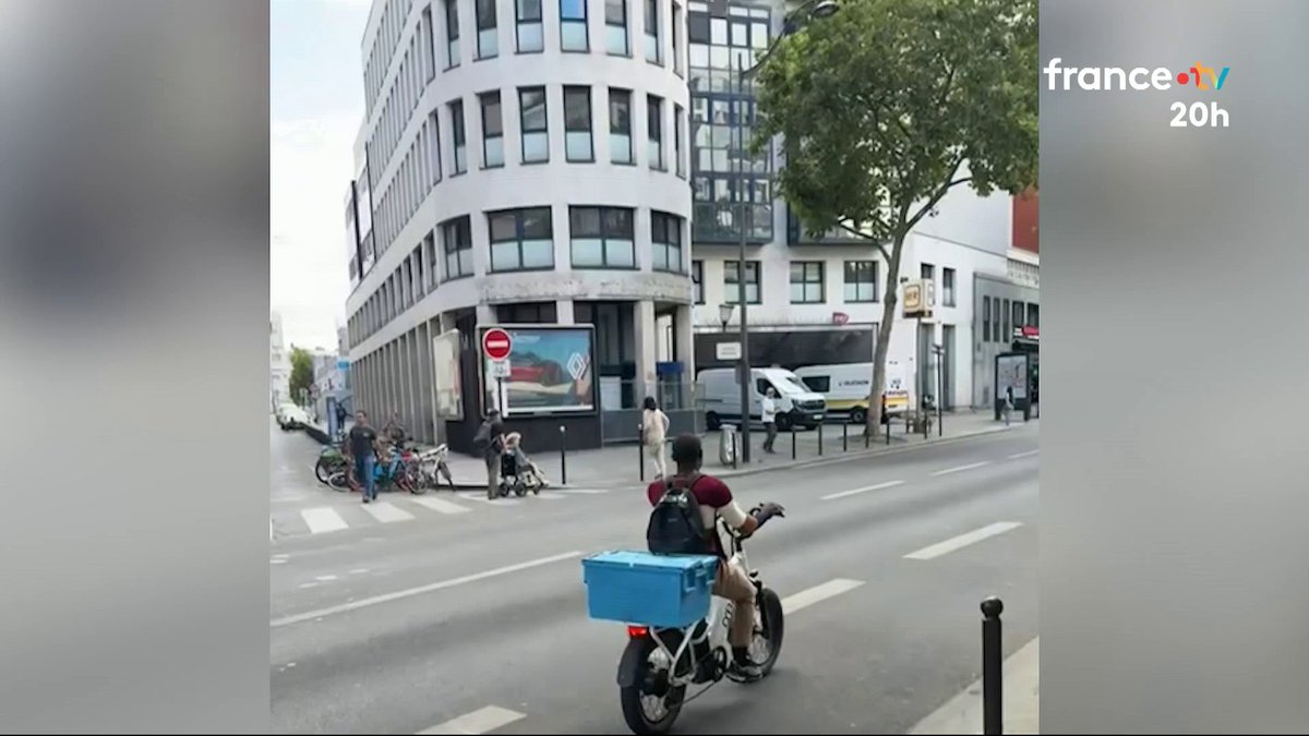 🔴 Trois femmes ont été blessées à Paris après une attaque au couteau. Deux sont en urgence absolue. Le suspect a été interpellé, ses motivations restent, pour l’instant, inconnues. #JT20h
