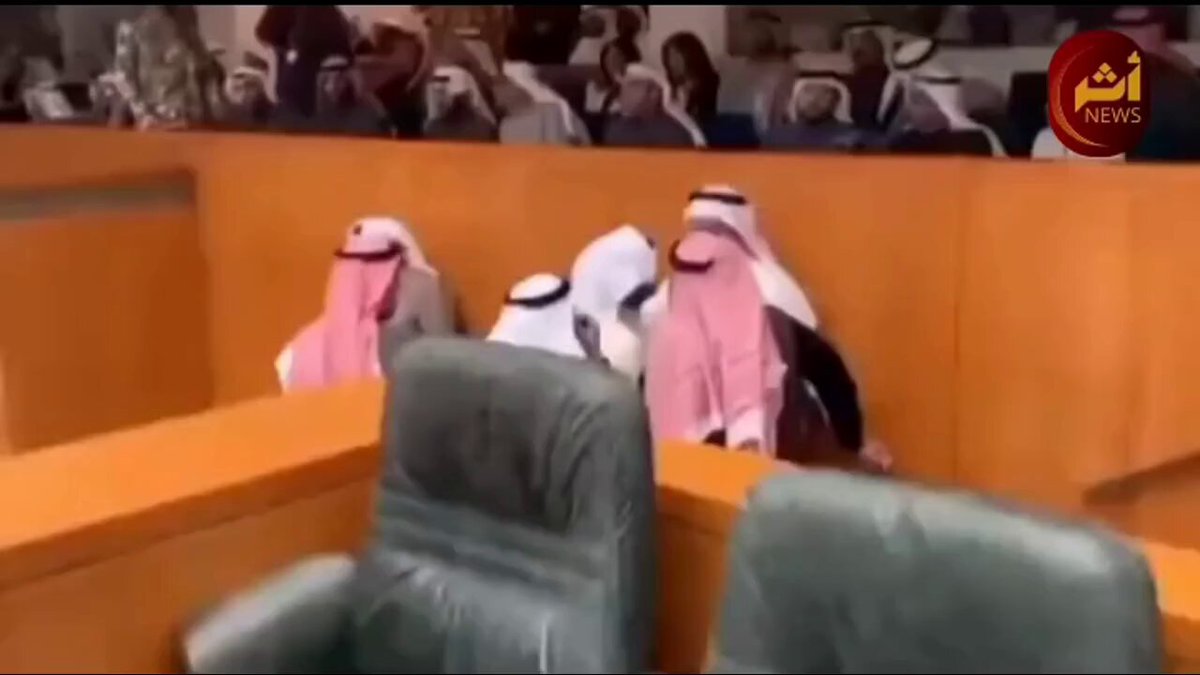 شجار وصدام في مجلس الكويت بسبب سماح امريكا استخدام الارض والسماء والبحر الكويتي لاستهداف ايران.. صواريخ ايران جعلتهم يخافون كالجرذان خشية من الرد!