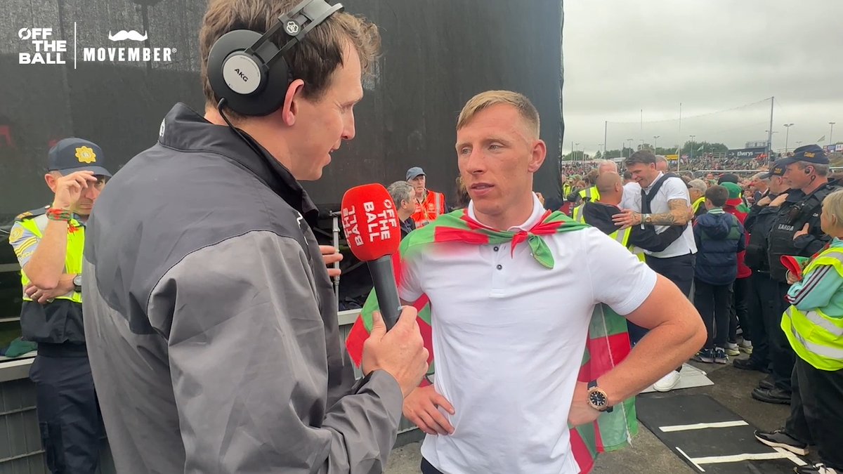 This was cool, Ryan O’Donoghue live on Off The Ball from the Mayo homecoming, Eoin Sheahan broadcasting above us in the tv tower 📻