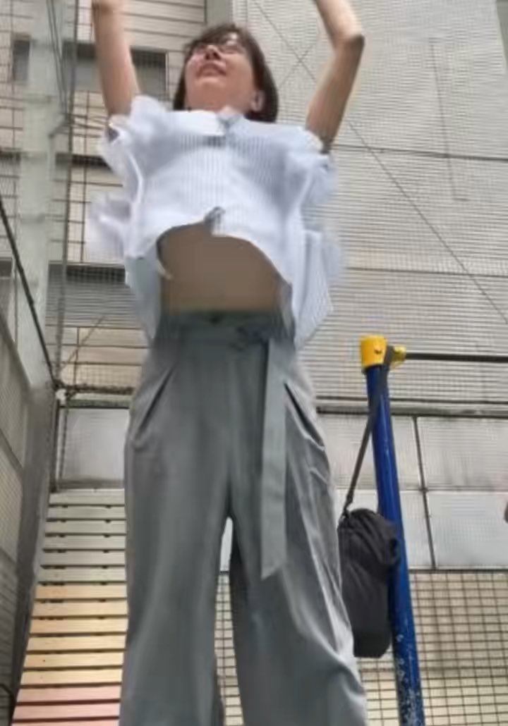 こんなぎこちなく目を覆いたくなるようなラジオ体操も無いですね😩やはりあの層を狙っているのでしょうね。 #千代田区 #さとうさおり