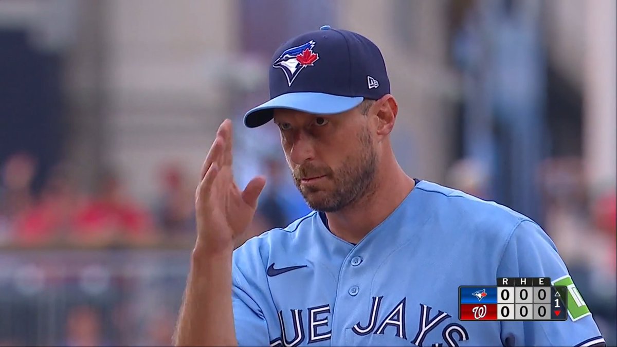 Max Scherzer received a standing ovation in his return to Nationals Park 👏 (MLB x Corona USA)