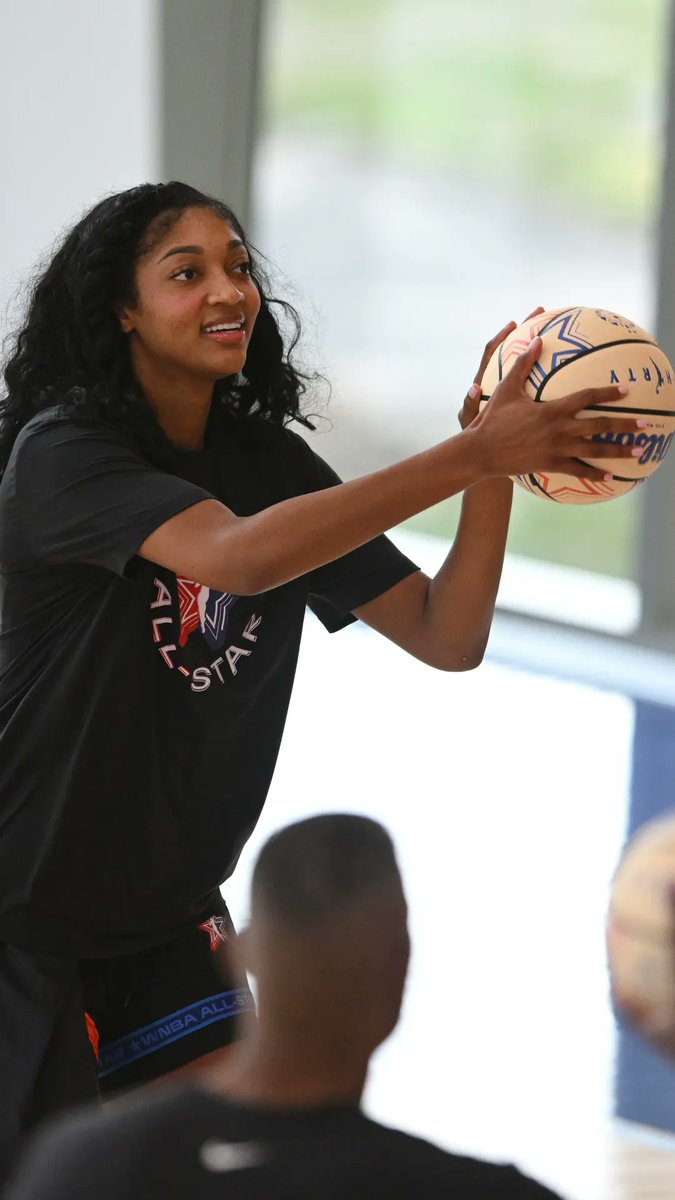 Former President Barack Obama surprised the WNBA All-Stars on Friday at his Presidential Center in Chicago. This was the first professional sport to use the basketball court at the center, which opened in June. #WNBA #Basketball