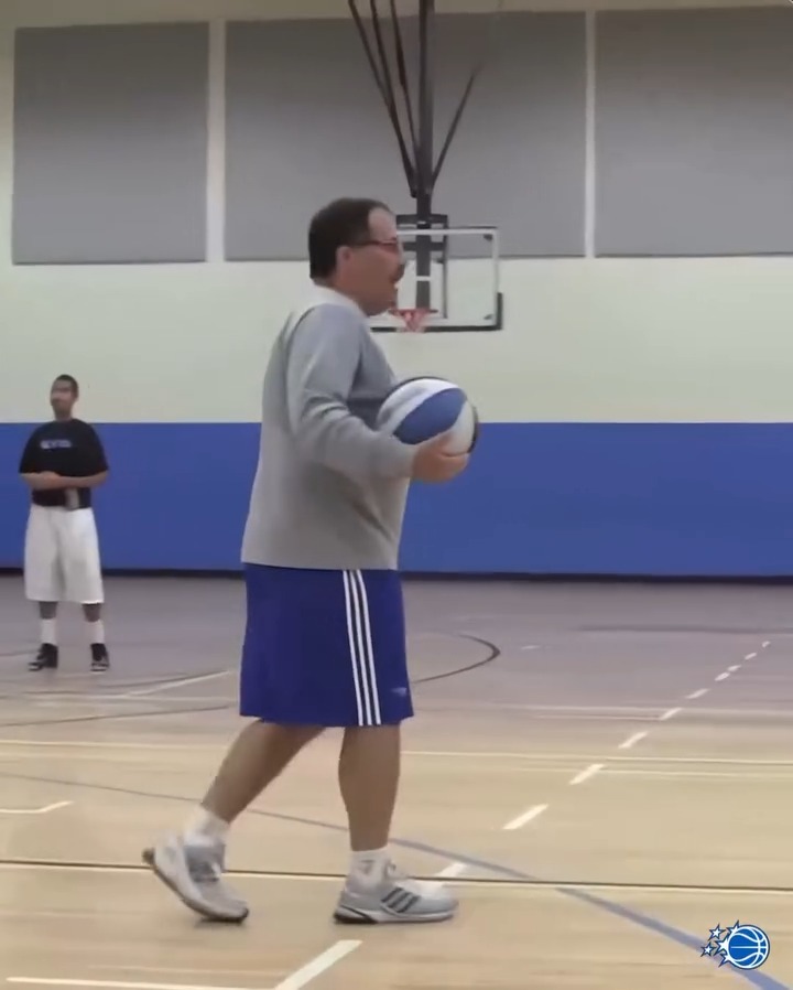 Stan Van Gundy with the FLASHY handles during his time with Orlando 🥲 (via Orlando Magic)