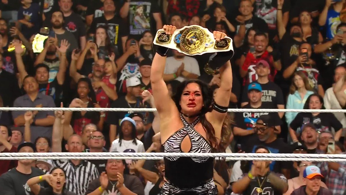 .Raquel is the NEW Intercontinental CHAMPION 🏆 WOW!