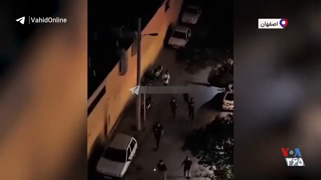 شعار «بیشرف بیشرف» مردم اصفهان به اقدام جمهوری اسلامی در اعدام دو معترض هنگام «اذان صبح» و در حضور نیروهای امنیتی. گزارشهایی از درگیری مردم با یگان ویژه نیز منتشر شده است. ۶ مرداد ۱۴۰۵