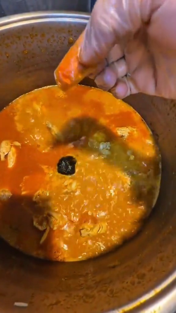 اول ماتطلع الرغوة في الكبسه بهذا الشكل فاعرف انك راح تذوق الذ كبسة في حياتك 😋