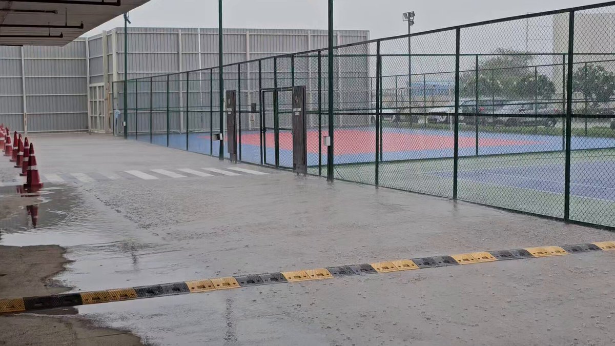 #Gurgaon on track for its first 100mm+ rainfall event in next 2 hours. Severe water logging likely. Deploy your boats if ready! #DelhiRains #GurgaonRains