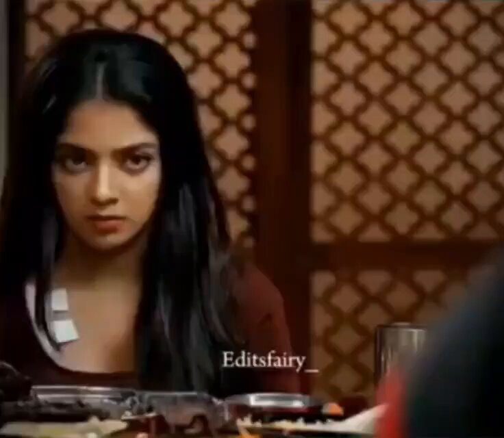 दीदी तो कई दिनों की भूखी लग रही हैं! 😂😂