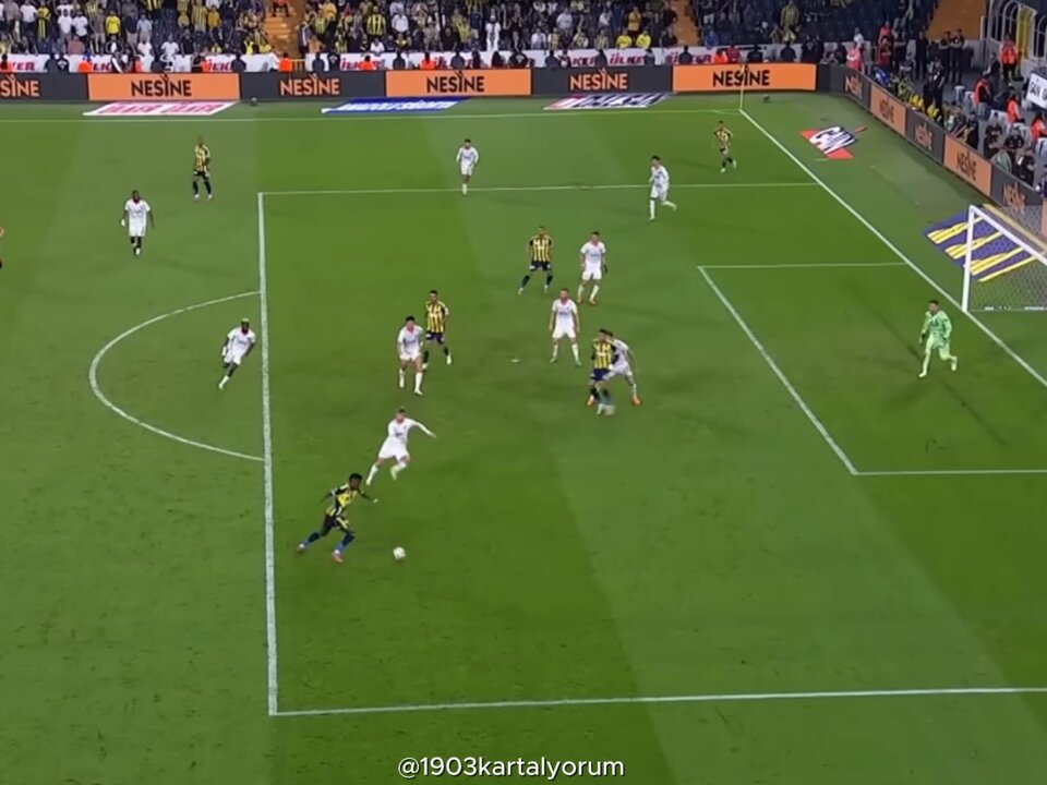 Fenerbahçe’ye çakılmak istenen Ümit Akdağ’ın sadece geçen sezondan hazırlanmış bir videosu ve bu hataları gömülü oynayan takımda yapıyor. Yorum sizin şu gelsin gelsin bu gelsin diyonuz ya buyrun yorumlayın.