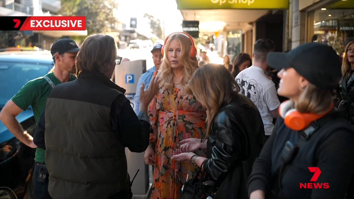 Sydneysiders did a double take as White Lotus star Jennifer Coolidge was spotted pushing a trolley in Bondi. The award-winning actress is here for a new project and told 7NEWS why her first stop was a trip to the shops.
